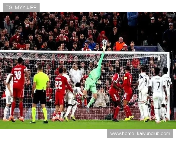 皇马边路连线为前锋创造头球点